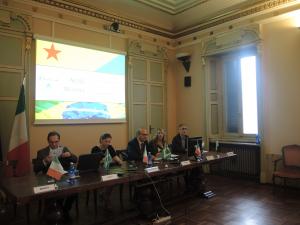 Nella foto “INCOMING ACRE – 7.9.2015 001” da sinistra, Cesar Dotto (direttore SENAI), Renata Silva e Souza (Segretaria di Stato alla Scienza e alla Tecnologia), Maurizio Comoli (Presidente Camera di Commercio di Novara), Cristina D’Ercole (Segretario generale Camera di Commercio di Novara) e Maurizio Colombo (Segretario generale Camera di Commercio del VCO)